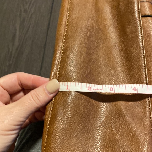 Scarleton handbag. Shoulder Large tote. Camel/Cognac color with gold accents. - Picture 10 of 11